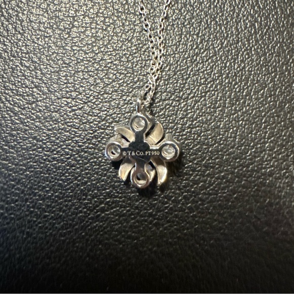Tiffany Lynn pendant necklace in Platinum & Diamond. Sold private sale - Picture 3 of 6